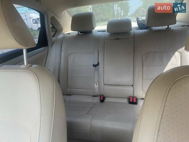 Синій Фольксваген Пассат, об'ємом двигуна 2.48 л та пробігом 270 тис. км за 10500 $, фото 6 на Automoto.ua