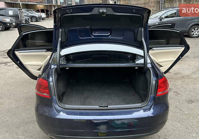 Синий Фольксваген Пассат, объемом двигателя 2.5 л и пробегом 327 тыс. км за 8900 $, фото 21 на Automoto.ua