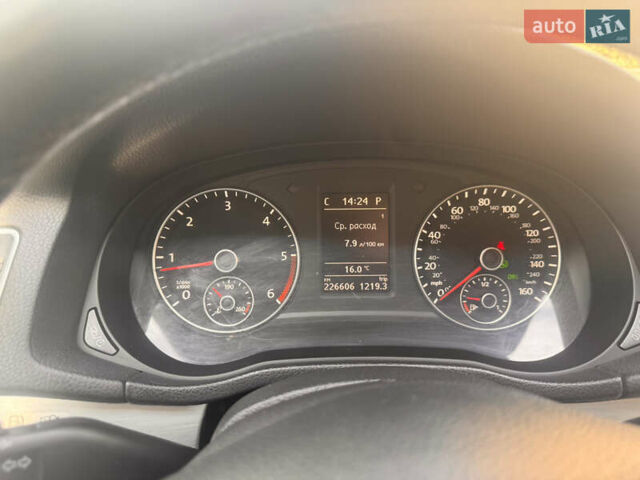 Фольксваген Пассат 2013 в Одессе на Automoto.ua Синий Фольксваген Пассат, объемом двигателя 2 л и пробегом 226 тыс. км за 10700 $, фото 14 на Automoto.ua