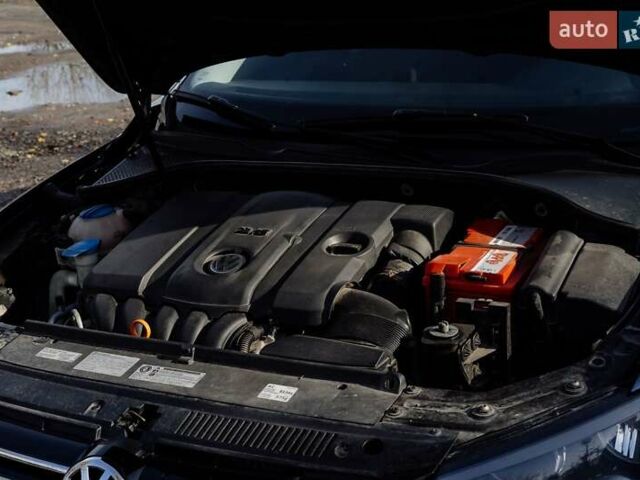 Синий Фольксваген Пассат, объемом двигателя 2.5 л и пробегом 170 тыс. км за 10700 $, фото 2 на Automoto.ua