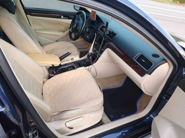 Синий Фольксваген Пассат, объемом двигателя 2.5 л и пробегом 305 тыс. км за 7800 $, фото 4 на Automoto.ua