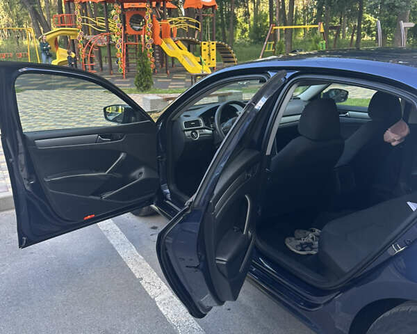 Синий Фольксваген Пассат, объемом двигателя 1.8 л и пробегом 236 тыс. км за 10000 $, фото 5 на Automoto.ua