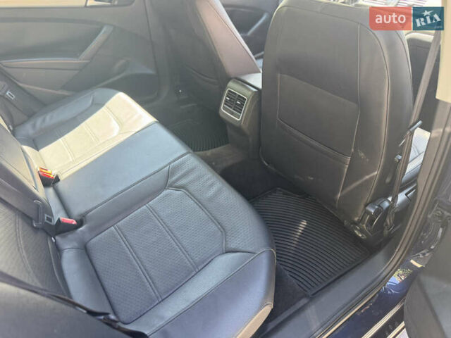 Синий Фольксваген Пассат, объемом двигателя 2 л и пробегом 176 тыс. км за 11500 $, фото 4 на Automoto.ua