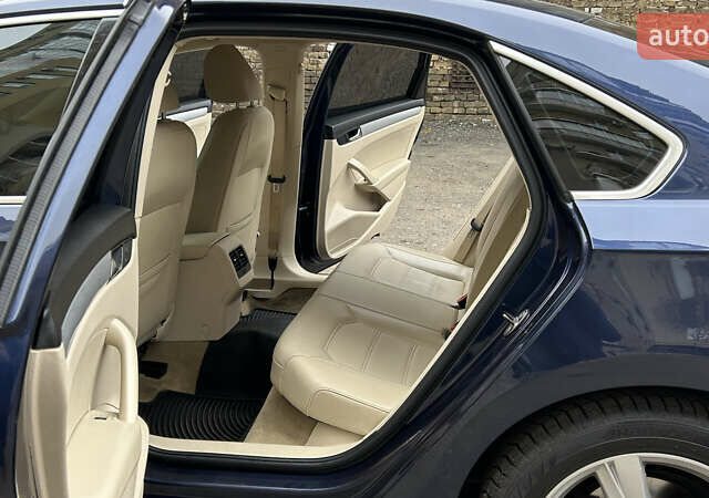 Синий Фольксваген Пассат, объемом двигателя 2.5 л и пробегом 327 тыс. км за 8900 $, фото 14 на Automoto.ua