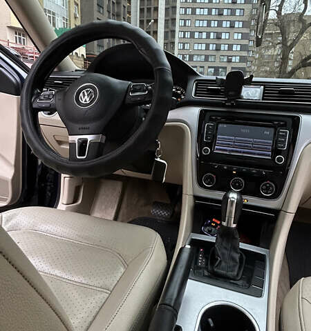 Синий Фольксваген Пассат, объемом двигателя 2.5 л и пробегом 327 тыс. км за 8900 $, фото 1 на Automoto.ua