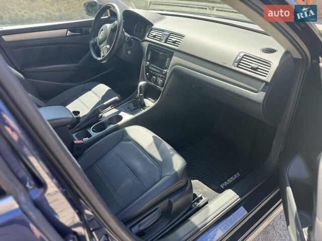Синий Фольксваген Пассат, объемом двигателя 2 л и пробегом 176 тыс. км за 11500 $, фото 12 на Automoto.ua