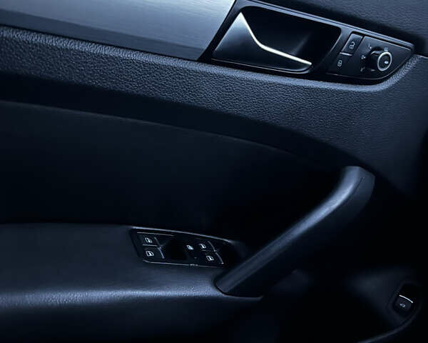 Синий Фольксваген Пассат, объемом двигателя 2.48 л и пробегом 224 тыс. км за 9000 $, фото 16 на Automoto.ua