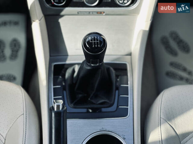 Синий Фольксваген Пассат, объемом двигателя 1.97 л и пробегом 265 тыс. км за 9899 $, фото 10 на Automoto.ua