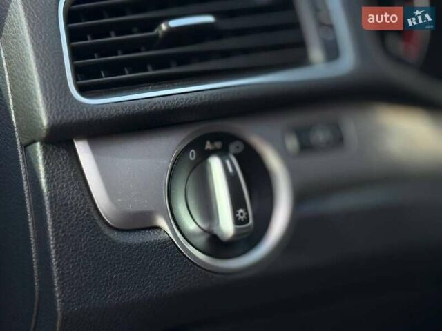 Синій Фольксваген Пассат, об'ємом двигуна 1.8 л та пробігом 222 тис. км за 10999 $, фото 25 на Automoto.ua