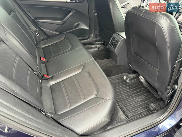 Синій Фольксваген Пассат, об'ємом двигуна 2 л та пробігом 220 тис. км за 11999 $, фото 20 на Automoto.ua