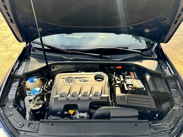 Синий Фольксваген Пассат, объемом двигателя 2 л и пробегом 173 тыс. км за 12000 $, фото 5 на Automoto.ua