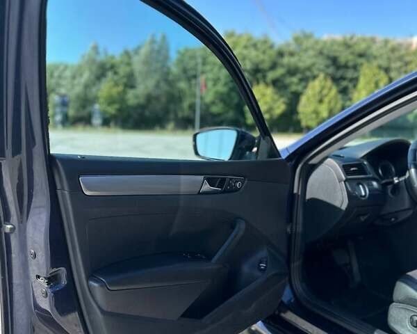 Синий Фольксваген Пассат, объемом двигателя 2 л и пробегом 195 тыс. км за 11500 $, фото 19 на Automoto.ua