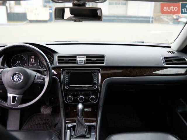 Синій Фольксваген Пассат, об'ємом двигуна 2 л та пробігом 207 тис. км за 11900 $, фото 13 на Automoto.ua