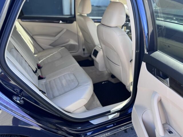 Синий Фольксваген Пассат, объемом двигателя 2 л и пробегом 260 тыс. км за 11900 $, фото 14 на Automoto.ua