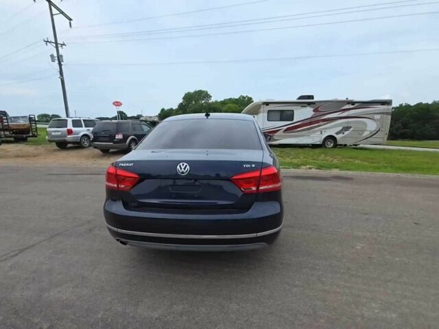 Синий Фольксваген Пассат, объемом двигателя 0 л и пробегом 70 тыс. км за 3500 $, фото 2 на Automoto.ua