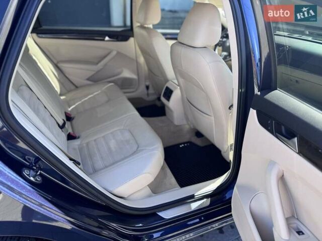 Синий Фольксваген Пассат, объемом двигателя 2 л и пробегом 260 тыс. км за 11600 $, фото 5 на Automoto.ua