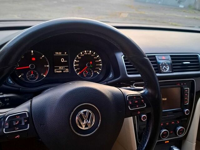 Синий Фольксваген Пассат, объемом двигателя 2 л и пробегом 179 тыс. км за 12000 $, фото 3 на Automoto.ua