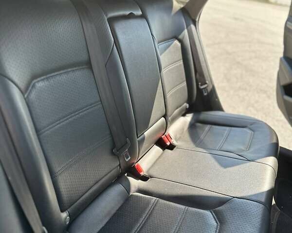 Синий Фольксваген Пассат, объемом двигателя 2 л и пробегом 195 тыс. км за 11500 $, фото 29 на Automoto.ua