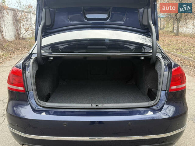 Синій Фольксваген Пассат, об'ємом двигуна 2 л та пробігом 195 тис. км за 12000 $, фото 14 на Automoto.ua