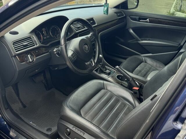 Синій Фольксваген Пассат, об'ємом двигуна 2 л та пробігом 192 тис. км за 12000 $, фото 4 на Automoto.ua