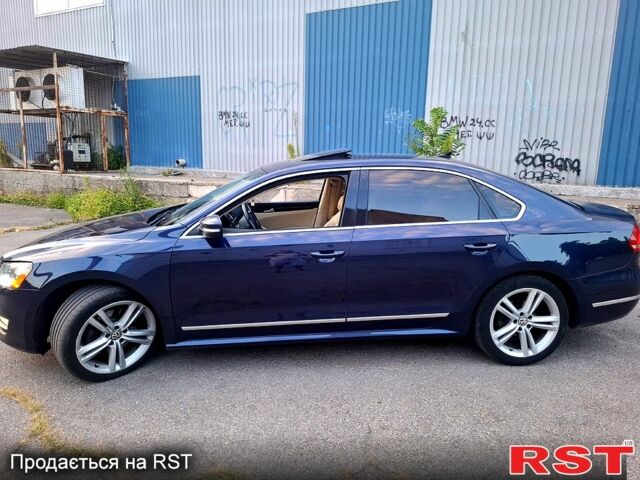 Синий Фольксваген Пассат, объемом двигателя 2 л и пробегом 179 тыс. км за 12000 $, фото 4 на Automoto.ua