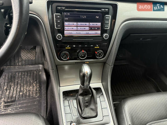 Синій Фольксваген Пассат, об'ємом двигуна 2 л та пробігом 220 тис. км за 11999 $, фото 16 на Automoto.ua