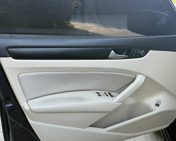 Синий Фольксваген Пассат, объемом двигателя 2 л и пробегом 177 тыс. км за 12500 $, фото 11 на Automoto.ua