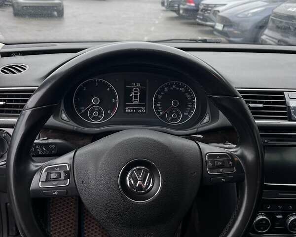 Синий Фольксваген Пассат, объемом двигателя 1.97 л и пробегом 188 тыс. км за 12000 $, фото 6 на Automoto.ua