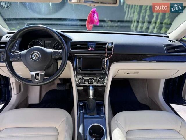 Синий Фольксваген Пассат, объемом двигателя 2 л и пробегом 260 тыс. км за 11600 $, фото 4 на Automoto.ua