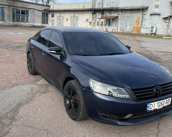 Синий Фольксваген Пассат, объемом двигателя 1.8 л и пробегом 177 тыс. км за 10000 $, фото 1 на Automoto.ua
