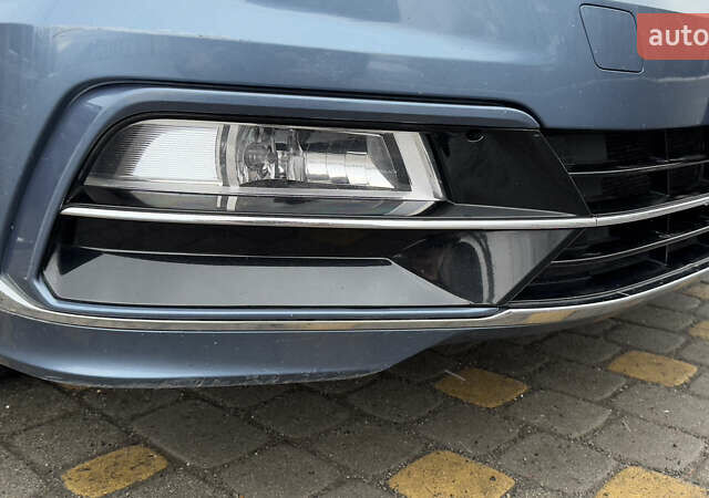 Синій Фольксваген Пассат, об'ємом двигуна 1.6 л та пробігом 225 тис. км за 16900 $, фото 13 на Automoto.ua