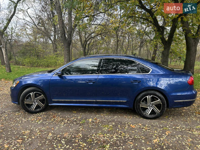 Синий Фольксваген Пассат, объемом двигателя 1.8 л и пробегом 112 тыс. км за 12400 $, фото 3 на Automoto.ua