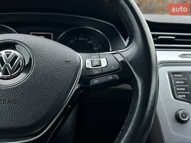 Синий Фольксваген Пассат, объемом двигателя 1.8 л и пробегом 149 тыс. км за 14500 $, фото 9 на Automoto.ua