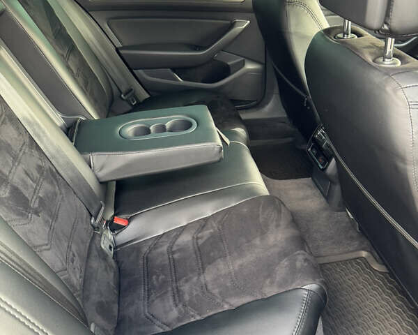 Синий Фольксваген Пассат, объемом двигателя 1.97 л и пробегом 266 тыс. км за 14700 $, фото 23 на Automoto.ua