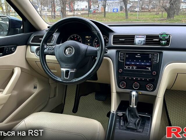 Синий Фольксваген Пассат, объемом двигателя 1.8 л и пробегом 239 тыс. км за 9700 $, фото 11 на Automoto.ua