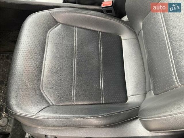 Синий Фольксваген Пассат, объемом двигателя 1.97 л и пробегом 235 тыс. км за 13300 $, фото 10 на Automoto.ua