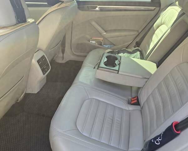 Синій Фольксваген Пассат, об'ємом двигуна 3.6 л та пробігом 155 тис. км за 16000 $, фото 16 на Automoto.ua