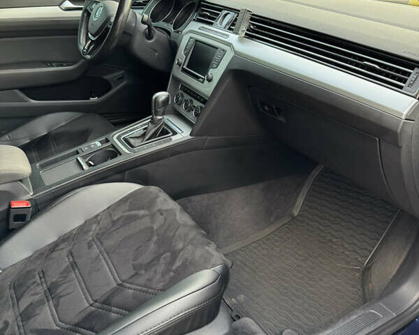 Синий Фольксваген Пассат, объемом двигателя 1.97 л и пробегом 266 тыс. км за 14700 $, фото 21 на Automoto.ua