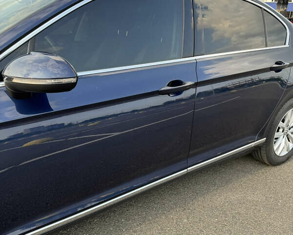 Синий Фольксваген Пассат, объемом двигателя 1.97 л и пробегом 266 тыс. км за 14700 $, фото 9 на Automoto.ua