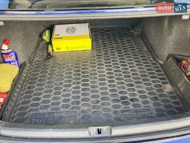 Синий Фольксваген Пассат, объемом двигателя 1.97 л и пробегом 235 тыс. км за 13300 $, фото 14 на Automoto.ua