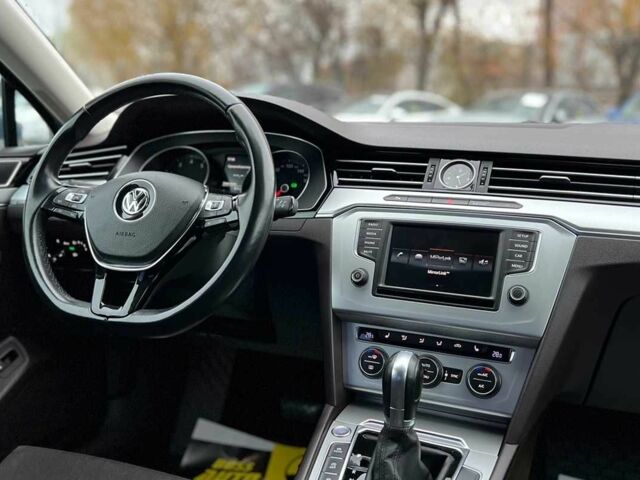 Синий Фольксваген Пассат, объемом двигателя 1.8 л и пробегом 149 тыс. км за 345 $, фото 17 на Automoto.ua