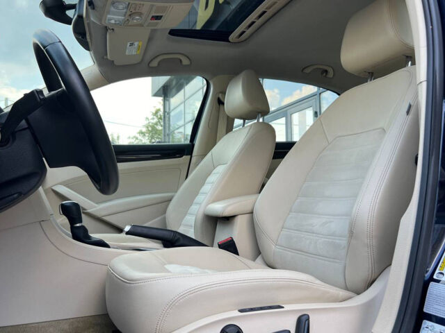 Синій Фольксваген Пассат, об'ємом двигуна 2 л та пробігом 138 тис. км за 12500 $, фото 7 на Automoto.ua