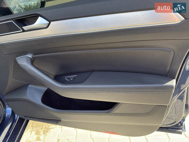 Синій Фольксваген Пассат, об'ємом двигуна 1.8 л та пробігом 157 тис. км за 18000 $, фото 12 на Automoto.ua