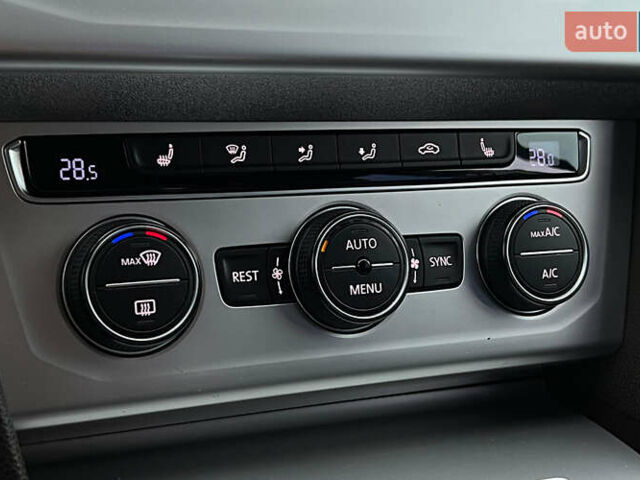 Синий Фольксваген Пассат, объемом двигателя 1.8 л и пробегом 149 тыс. км за 14500 $, фото 13 на Automoto.ua