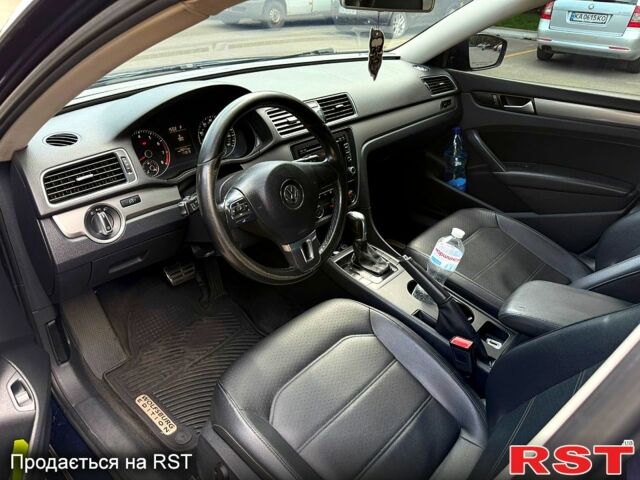 Синий Фольксваген Пассат, объемом двигателя 1.8 л и пробегом 170 тыс. км за 10400 $, фото 8 на Automoto.ua