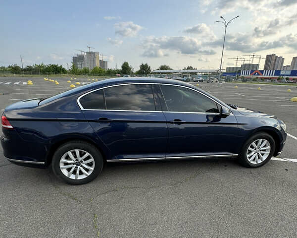 Синий Фольксваген Пассат, объемом двигателя 1.97 л и пробегом 266 тыс. км за 14700 $, фото 1 на Automoto.ua