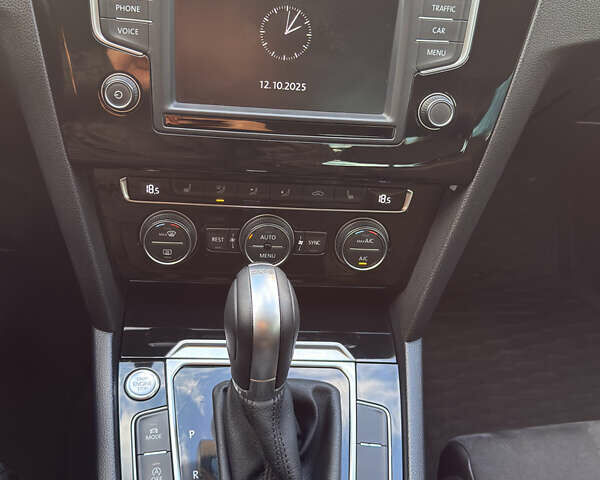 Синій Фольксваген Пассат, об'ємом двигуна 1.8 л та пробігом 157 тис. км за 18000 $, фото 8 на Automoto.ua