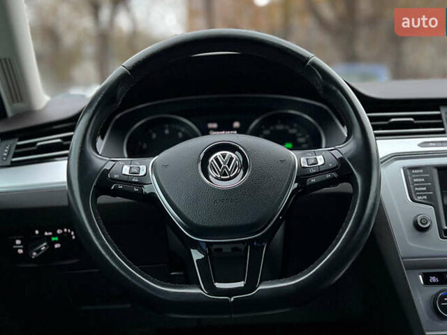 Синий Фольксваген Пассат, объемом двигателя 1.8 л и пробегом 149 тыс. км за 14500 $, фото 7 на Automoto.ua