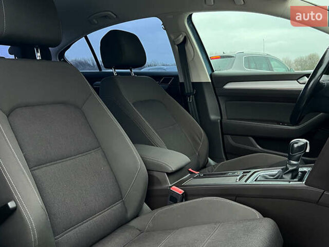 Синий Фольксваген Пассат, объемом двигателя 1.8 л и пробегом 149 тыс. км за 14500 $, фото 16 на Automoto.ua