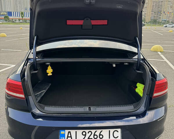 Синий Фольксваген Пассат, объемом двигателя 1.97 л и пробегом 266 тыс. км за 14700 $, фото 12 на Automoto.ua